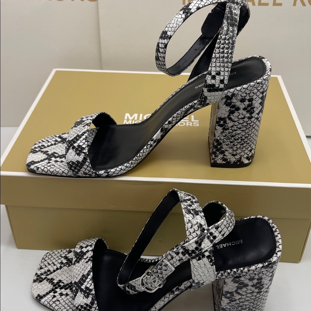 Michael Kors MERRIAM BLOCK HEEL
LEATHER
40S5MMHS1E Aluminum High Heels Snakeskin - Picture 2 of 16